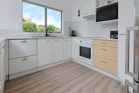 Photo of property in 22 Graven Court, Henderson, Auckland, 0612