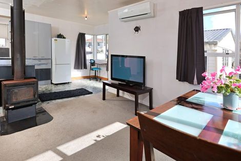 Photo of property in 51 Border Road, Henderson, Auckland, 0612