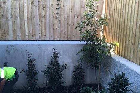 Photo of property in 5/6 St Leonards Road, Kelston, Auckland, 0602