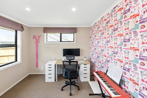 Photo of property in 7 Medallion Court, Kelvin Grove, Palmerston North, 4414