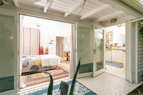 Photo of property in 121 Wellington Road, Paekakariki, 5034