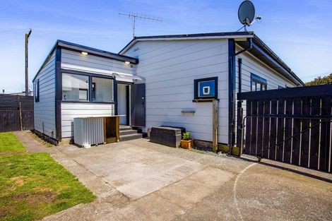 Photo of property in 48 Camberwell Road, Hawera, 4610