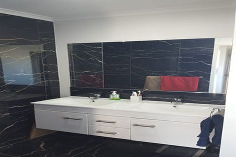 Photo of property in 31 Harbour Crest Drive, Waiuku, 2123