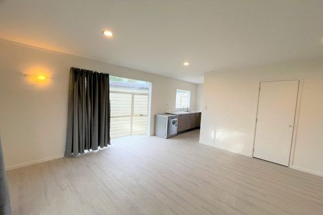 Photo of property in 21 Chilcott Road, Henderson, Auckland, 0612