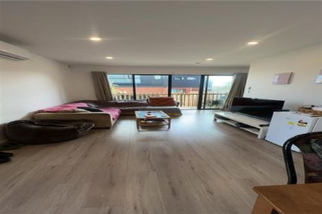 Photo of property in 1/233 Great North Road, Henderson, Auckland, 0612