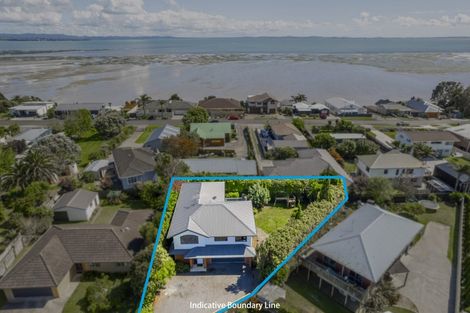 Photo of property in 37 Clarks Beach Road, Clarks Beach, 2122