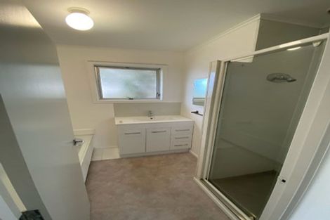 Photo of property in 51 Hepburn Road, Glendene, Auckland, 0602