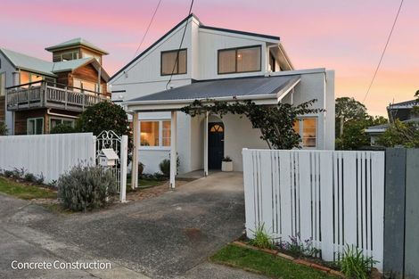 Photo of property in 2/76 Wairoa Road, Narrow Neck, Auckland, 0624