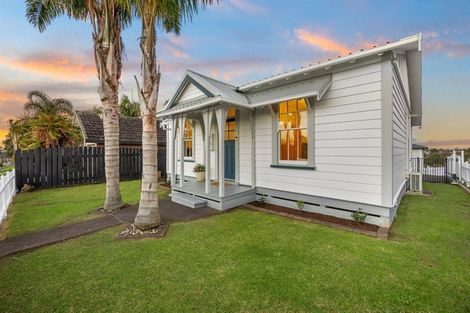 Photo of property in 1/141 Colwill Road, Massey, Auckland, 0614
