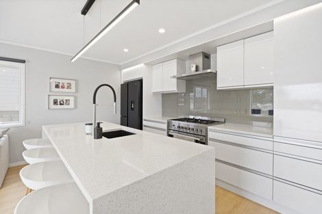 Photo of property in 21 Albert Hall Drive, Red Beach, 0932