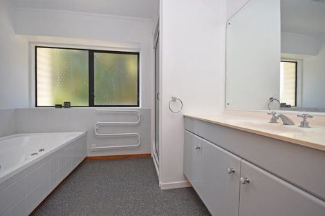 Photo of property in 2/48 Corunna Road, Milford, Auckland, 0620