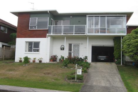Photo of property in 1/1 Kaihu Street, Northcote, Auckland, 0627