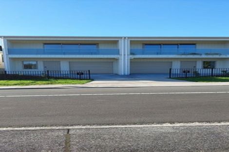 Photo of property in 1b Taupiko Place, Green Bay, Auckland, 0604