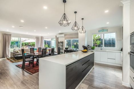 Photo of property in 15 Tawa Place, Orewa, 0931