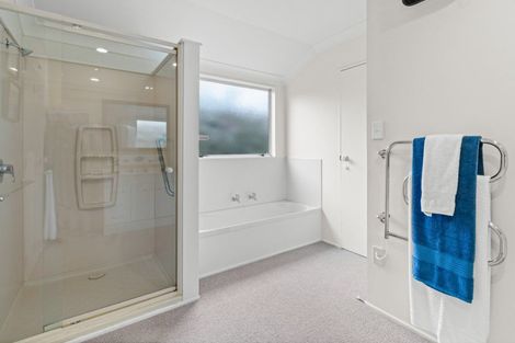 Photo of property in 2 Guthrie Road, Havelock North, 4130