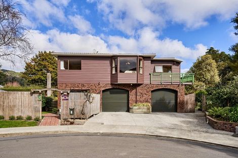 Photo of property in 2 Lady Bell Grove, Lowry Bay, Lower Hutt, 5013