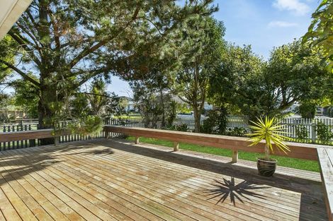 Photo of property in 40 Hereford Street, Te Atatu Peninsula, Auckland, 0610
