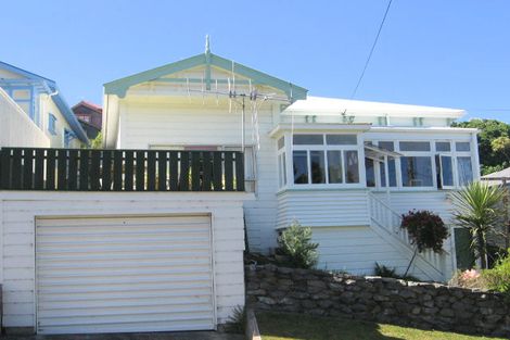 Photo of property in 18 Woburn Road, Northland, Wellington, 6012