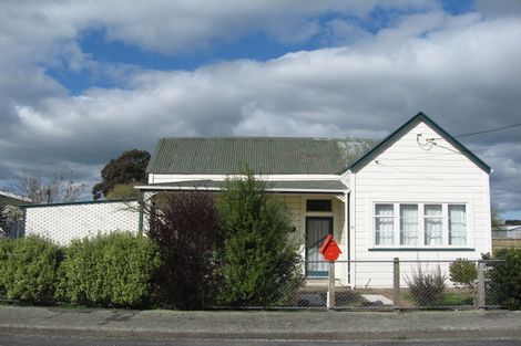 Photo of property in 18 Shanly Street, Waipawa, 4210