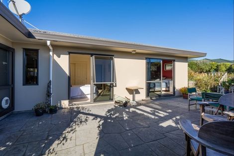 Photo of property in 18 Barrett Drive, Waikanae Beach, Waikanae, 5036