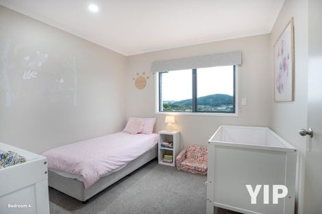 Photo of property in 140 Woodman Drive, Tawa, Wellington, 5028