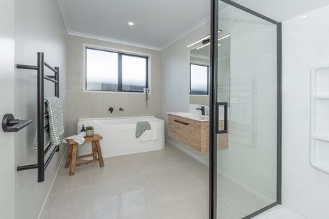 Photo of property in 22 Sands Road, Glenbervie, 0173