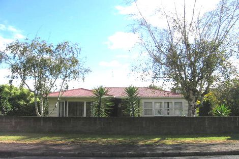 Photo of property in 8 Gaede Terrace, Sunnyvale, Auckland, 0612