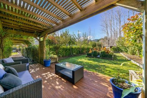 Photo of property in 92 Katherine Mansfield Drive, Whitemans Valley, Upper Hutt, 5371