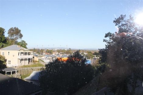 Photo of property in 7 Smale Terrace, Hospital Hill, Napier, 4110