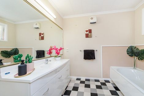 Photo of property in 1 Chilton Grove, Hokowhitu, Palmerston North, 4410