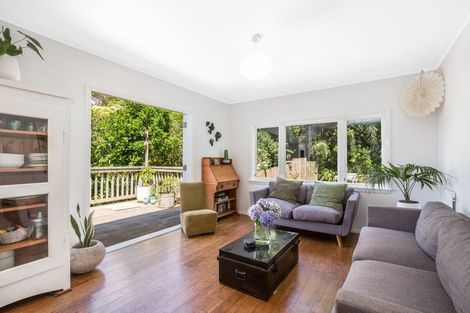 Photo of property in 63 Airlie Road, Plimmerton, Porirua, 5026