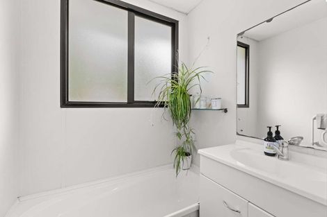 Photo of property in 28 Kotinga Avenue, Glen Eden, Auckland, 0602