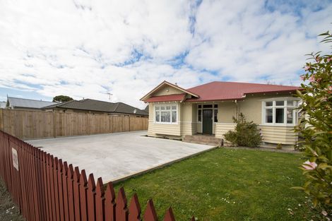 Photo of property in 402 Featherston Street, Palmerston North, 4414