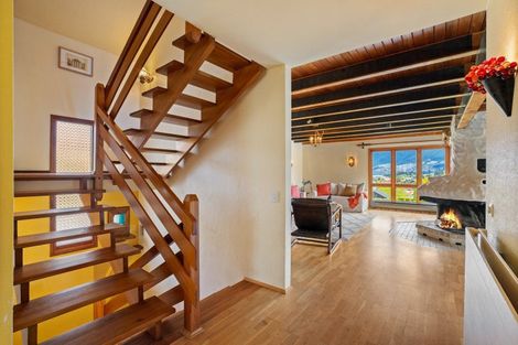 Photo of property in 9 Cypress Court, Kelvin Heights, Queenstown, 9300