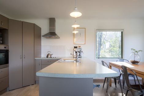 Photo of property in 85 Laingholm Drive, Laingholm, Auckland, 0604