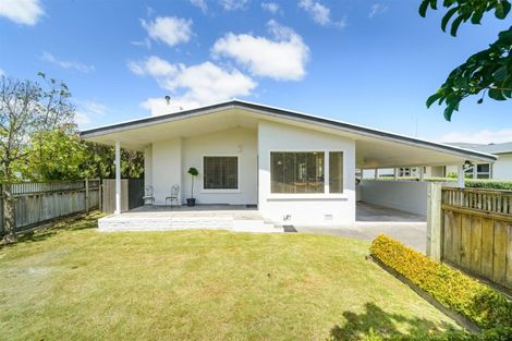 Photo of property in 16 Newcastle Street, Hokowhitu, Palmerston North, 4410