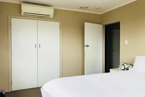 Photo of property in 10 Mirovale Place, Totara Vale, Auckland, 0629