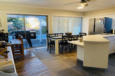 Photo of property in 22 Hedge Row, Sunnyhills, Auckland, 2010