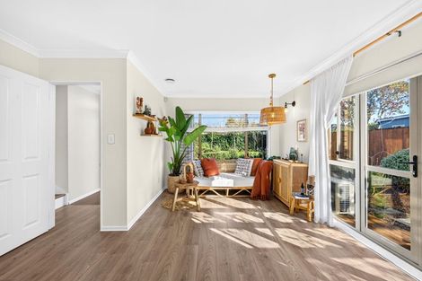 Photo of property in 3 Zefiro Drive, Massey, Auckland, 0614