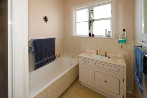 Photo of property in 42 Athol Terrace, Upper Riccarton, Christchurch, 8041