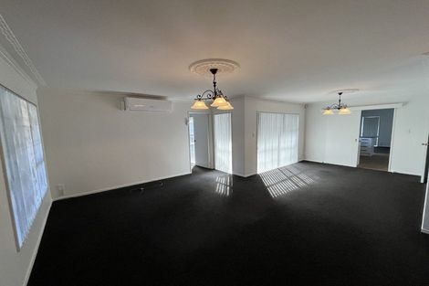 Photo of property in 2 Framalda Place, Conifer Grove, Takanini, 2112