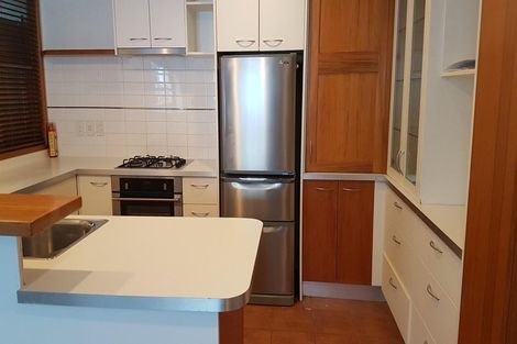 Photo of property in 8a Madeira Lane, Grafton, Auckland, 1023