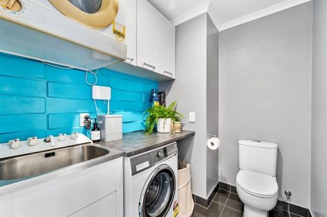 Photo of property in 1/26 Waiora Road, Stanmore Bay, Whangaparaoa, 0932