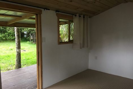 Photo of property in 48 Turanga Road, Henderson Valley, Auckland, 0612