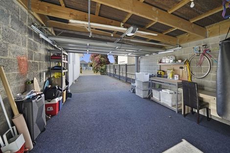 Photo of property in 33 Croziers Road, St Albans, Christchurch, 8052