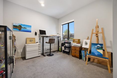 Photo of property in 23 Vogwill Road, Kumeu, 0810