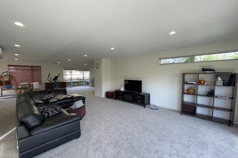 Photo of property in 2/16 Tobruk Crescent, Milford, Auckland, 0620