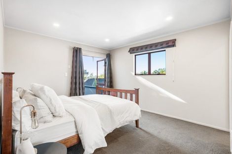 Photo of property in 13a Cliff View Drive, Green Bay, Auckland, 0604