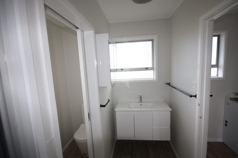 Photo of property in 64a Clayburn Road, Glen Eden, Auckland, 0602