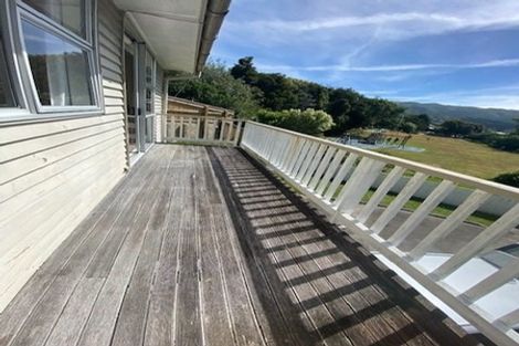 Photo of property in 3b Peckham Grove, Tawa, Wellington, 5028